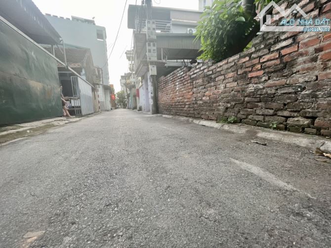 BÁN ĐẤT GIANG BIÊN  NGÕ THÔNG Ô TÔ TRÁNH  SỔ VUÔNG ĐẸP  GIÁ ĐẦU TƯ  DT 147m  MT 7m  Giá 16 - 2