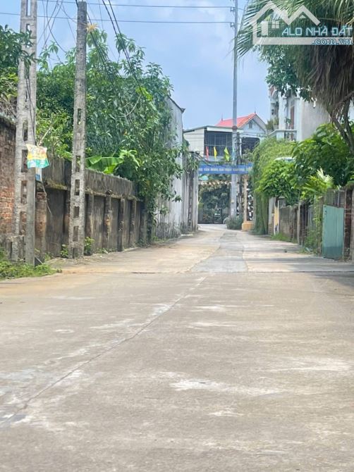 DT 66m full làn hai QL21A  ô tô đỗ cửa - 2