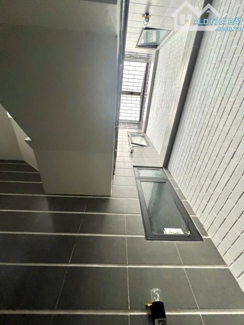 Bán nhà 2 mặt hẻm XH Nguyễn Kiệm-4 tầng- Gần Sân bay- Công viên Gia Định. - 2