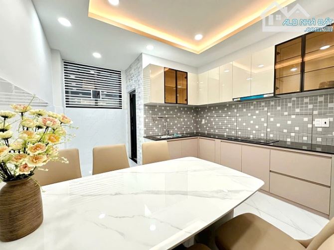 Cần bán nhà siêu đẹp 3 lầu 6 phòng ngủ hẻm xe hơi Ung Văn Khiêm - 2