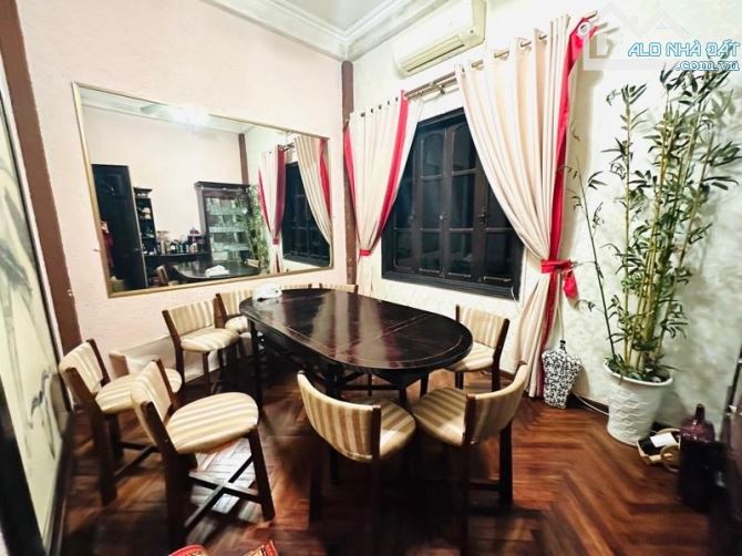 Bán Nhà Phân Lô Ô Tô Vip Nhất Cầu Giấy 60m2 6 Tầng Gara Ô Tô Trong Nhà Full Nội Thất Gỗ - 2
