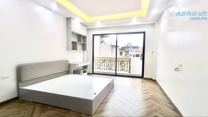 Nhà mới mặt phố Hoàng Mai, oto ngủ trong nhà, thang máy xịn, thiết kế đẹp sang trọng