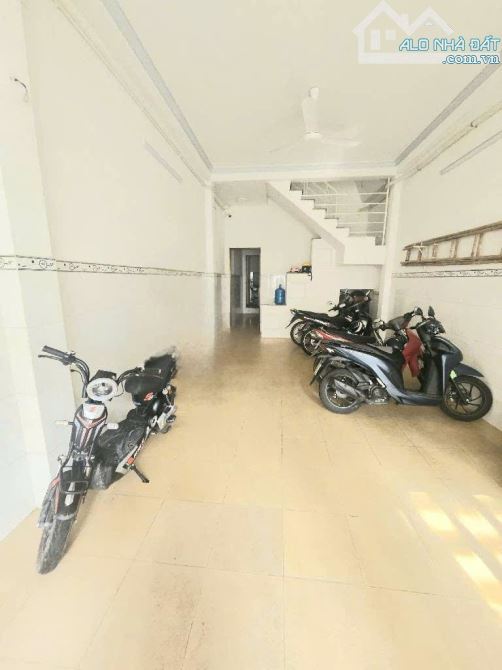 HIẾM CHDV KHU VIP BÀU CÁT - 70M2 - 3 TẦNG BTCT - THU 35TR/TH - GIÁ HƠN 7 TỶ - 2