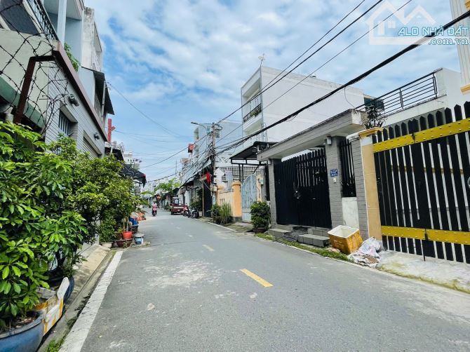 Nhà đẹp 3 tầng ở liền, DT 100m2, xe hơi ngủ trong nhà, đường thông ngay chợ 339 - Đỗ Xuân - 2