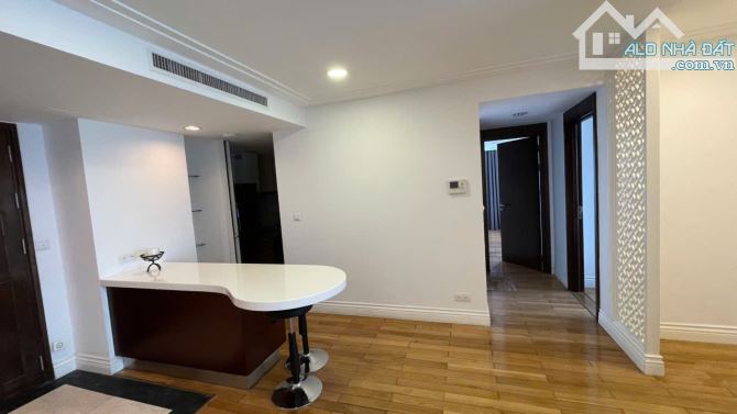 Cực hiếm CC Hoàng Thành 123m2 3 ngủ 2VS tầng trung lô góc hướng BC Đông Nam full nội thất - 2