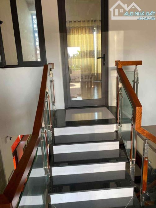 Bán nhà đẹp đổ tấm 3 phòng ngủ phường Hội An Đông cách phố 1,5km - 2