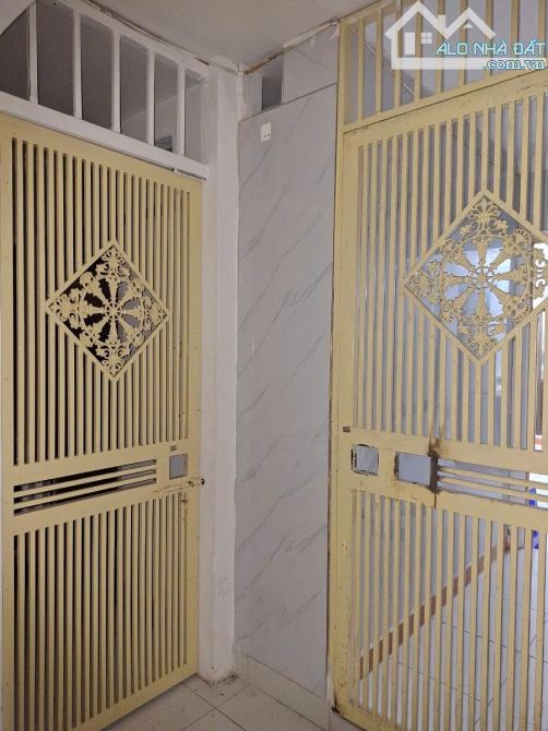 Hiếm có bán căn hộ tập thể Nghĩa Tân, nhỉnh 3 tỷ - 2