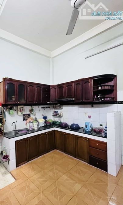Bán nhà HXH TRẦN QUỐC THẢO, 4 tầng, 3PN, KHU ĐẤT Ở, dòng tiền cho thuê 18 tr/tháng, hơn 8 - 2