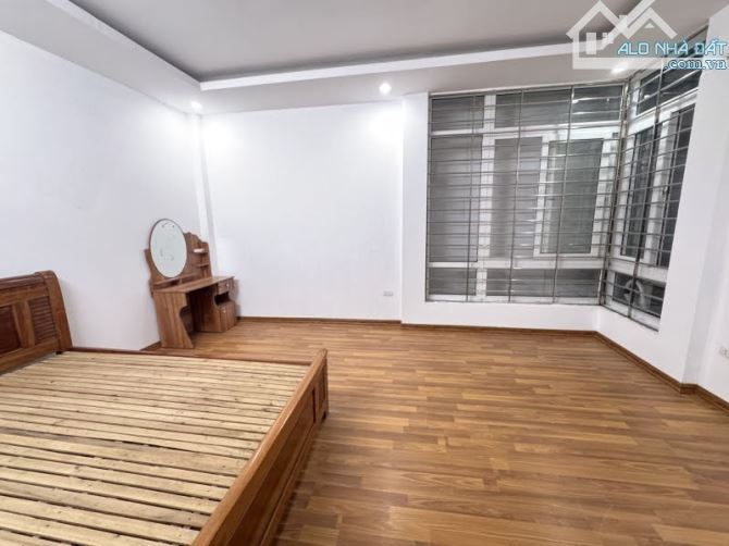 Bán Nhà 467 Lĩnh Nam 35 m² – 5 Tầng – 3,45 Tỷ – 4PN-DT 14 triệu-đủ đồ - 2