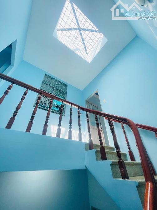NHÀ NƠ TRANG LONG PHƯỜNG 7 BÌNH THẠNH CÁCH HẺM XE HƠI 20 M - 2