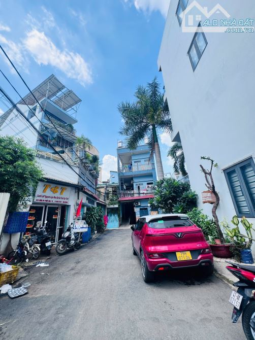 Đất 150m2 (5*30m) đường rộng 7m, Xây được 1 hầm 5 tầng. Ngay Đỗ Xuân Hợp - Global City - 2