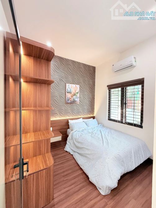 BÁN NHÀ 3 TẦNG MỚI - ĐƯỜNG CẦN GIUỘC - VIEW CHỢ HOA THOÁNG MÁT - 2