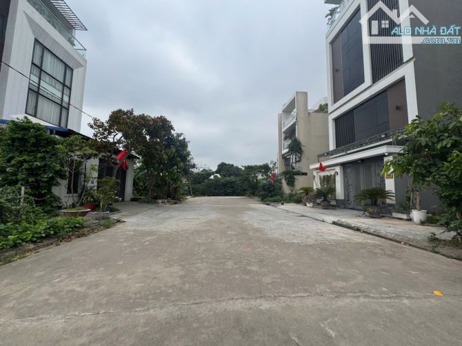 CẦN CHUYỂN NHƯỢNG LÔ ĐẤT3B Lê Hồng Phong -NGÔ QUYỀN -hp  Diện tích 119m2 ng:7m  Hướng :Tây - 2