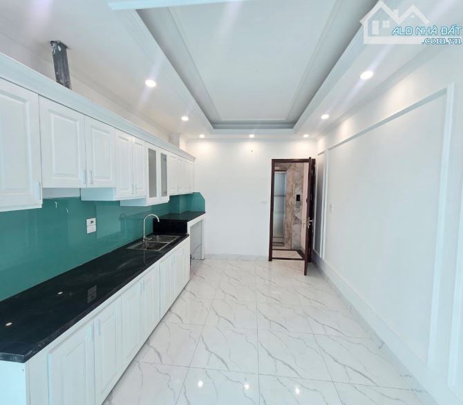 Bán nhà Kim Giang, Hoàng Mai, 6 tầng thang máy, ô tô qua nhà, 40m2, 10.5 tỷ(CTL) - 2