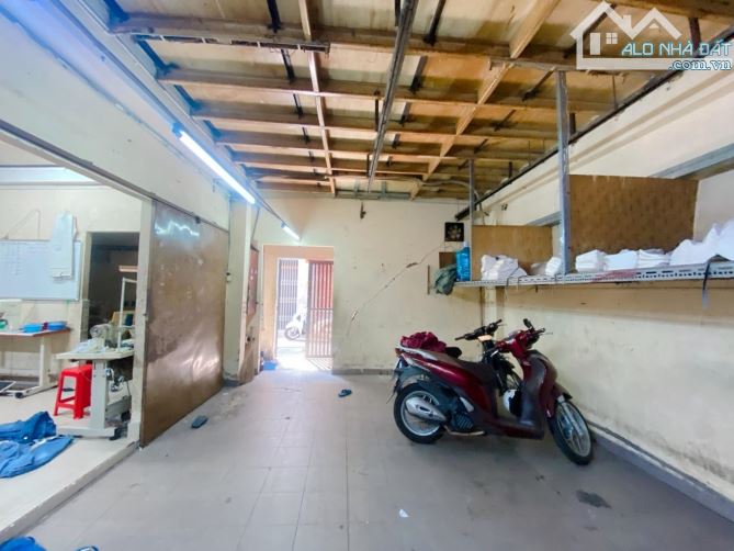 Xe hơi ngủ nhà - Lạc Long Quân thông Lý Thường Kiệt, vị trị đỉnh, 60m2, ngang 4m nở hậu. - 2