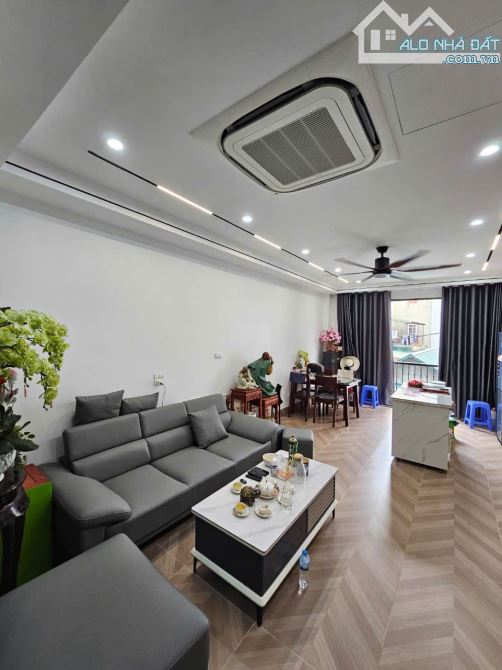 Bán nhà vip Giang Biên, ô tô 7 chỗ vào nhà, 6 tầng thang máy, mt 4,5m, dt 50m2, giá 10 tỷ+ - 2