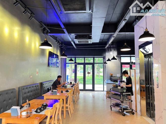 Bán Vinhome mặt quảng trường shophouse lô góc 6 tầng - 2