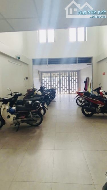 CHDV 13 PHÒNG- LÊ QUANG ĐỊNH- 6 TẦNG- NGANG 5M, NỞ HẬU- 15,x TỶ - 2