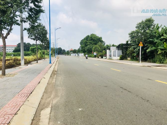 SIÊU VIP-trung tâm Đất Đỏ Diện tích 2sào2-MẶT TIỀN KHỦNG 140m đường Lê Duẩn-300 thổ cư - 2