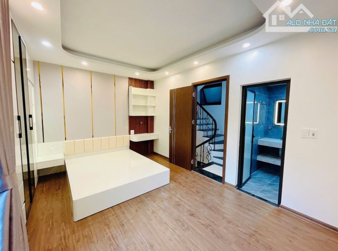 Bán nhà Việt Hưng, Long Biên 30m2, 5 tầng, gần ô tô, 5.9 tỷ - 2