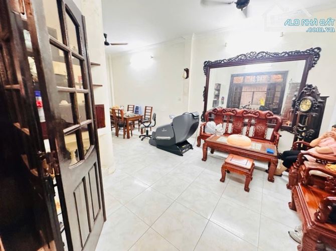 - BA ĐÌNH DÂN XÂY - GẦN HỒ 3 BƯỚC RA PHỐ GIÁ ĐẦU TƯ - DT 66 M - MT 5 M - 4 TẦNG 💰 NHỈNH 1 - 2