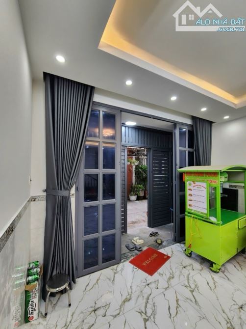NGUYỄN TRÃI QUẬN 1 - PHƯỜNG NGUYỄN CƯ TRINH - HẺM XE HƠI - 1SẸC CÁCH MẶT TIỀN 20M - 60M2 - 2