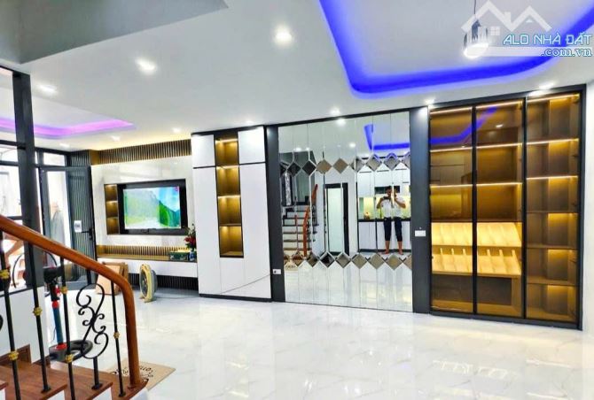 VĂN QUÁN  - 42M2*5 TẦNG NGÕ Ô TÔ GI.Á 8 TỶ  ,NHÀ MỚI FULL NỘI THẤT - GẦN HỒ - Ở SƯỚNG - ,V - 2
