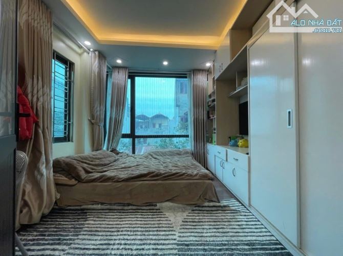 VỊ TRÍ CỰC ĐẸP - NGÕ THÔNG OTO ĐỖ CỬA , VÀO NHÀ. DT 40M x 5 TẦNG. MT 4M GIÁ HƠN #7Tỷ. - 2