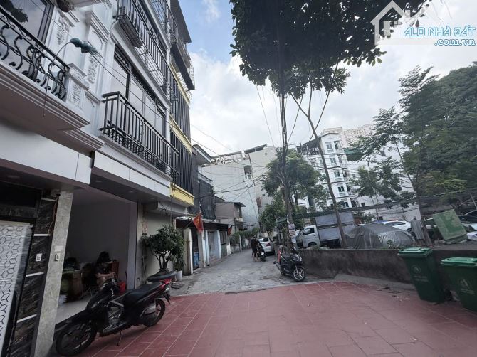 Bán nhà  đường Cầu Bươu,  ô tô vào nhà, 6 tầng đẹp, ô chờ thang máy, sân rộng như sân bóng - 2