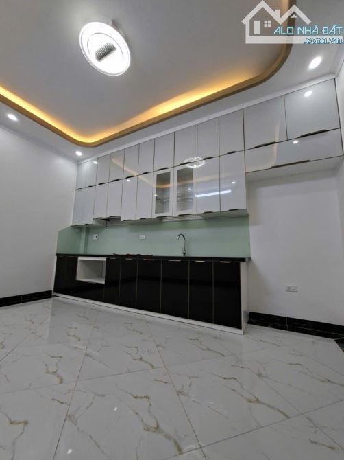 NHÀ LUẬT SƯ LƯƠNG THẾ VINH 39 m2 x 5t Ô TÔ-KINH DOANH- 8,4 tỷ - 2