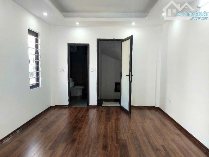 Tổ ấm lô góc, nhỏ xinh tại Việt Hưng, gần oto tránh, 5 tầng, 32m2, mt: 4m, giá chào 6.3 tỷ - 2