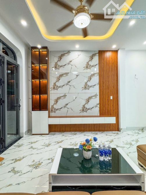 Nhà lầu mới full nội thất hẻm 311 Ng Văn Cừ giá 2 tỷ 550 (Thương lượng) - 3