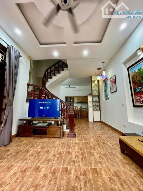 BÁN GẤP BIỆT THỰ MINI - NHÀ 58M² – 3 TẦNG – MẶT TIỀN 11M – Ô TÔ ĐỖ CỬA - NHỈNH 7TỶ. - 3