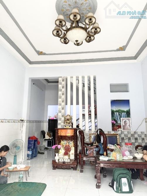 TỈNH LỘ 10, 5M x 26M, 2 TẦNG BTCT,HXH 6M,DÒNG TIỀN SẴN 20TR/TH,SÁT KHU TÊN LỬA, CHỈ 6.X TỶ - 3