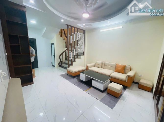 NHÀ MỚI KÍNH KOONG - GẦN PHỐ - FULL NỘI THẤT HIỆN ĐẠI - ĐỦ CÔNG NĂNG - TIỆN ÍCH NGẬP TRÀN - 3