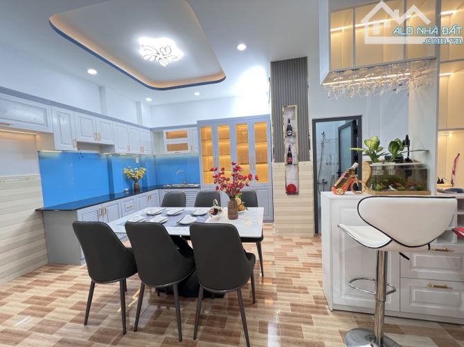 Bán nhà đẹp hẻm 1886 xe hơi vào tận cửa , sổ hông chuẩn chỉnh. - 3