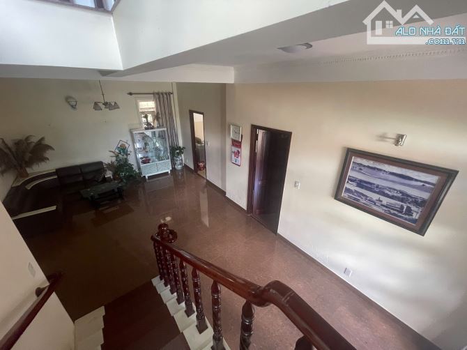 Villa sân vuờn rộng hơn 600m2 nằm ngay trung tâm khu nghĩ dưỡng Đà Lạt - 3