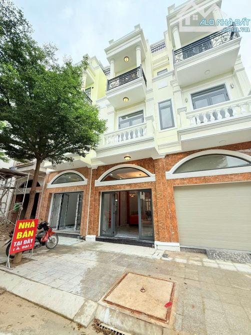 NHÀ PHÔ TÂN UYÊN, 1 TRET 2 LẦU, 4PN, 4WC, PHONG CÁCH CHÂU ÂU, HOÀN CÔNG ĐẦ ĐỦ - 3