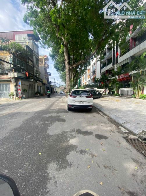 Bán đất  Thạch Bàn ngõ thông ô tô đỗ cửa DT: 95m, MT: 6m  chào giá: 12,3 tỷ - 2