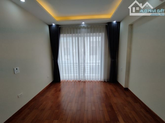 Bán nhà riêng 50m2, 11,4 tỷ tại Phan Đình Giót, thang máy - ô tô vào nhà - 3