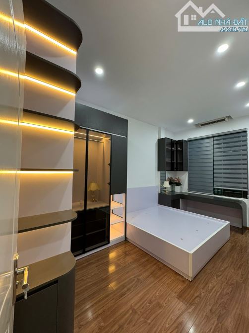 Hiếm - Phố Nghĩa Tân, Duy Nhất 1 Căn Bán, 57m2 4 Tầng OTO Tránh, Cách Phố 20m 17.8 tỷ - 3
