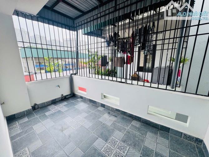 6 TỶ TO . 20M RA PHỐ Ô TÔ CHẠY . BA GÁC ĐỖ CỬA . 33M2 . 5 TẦNG KHUNG CỘT CHẮC CHẮN. MỚ - 3
