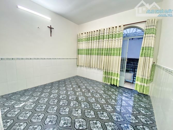 NHÀ 3 TẦNG – GẦN CỘNG HOÀ - HẺM XE HƠI THÔNG – 4x10m – CHỈ 5.6 TỶ - 3