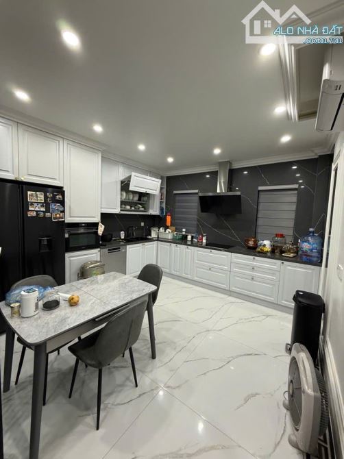 BÁN NHÀ HOÀNG NHƯ TIẾP - DÂN XÂY -GARA Ô TÔ – NỘI THẤT CAO CẤP - Ở NGAY – 60M2 CHỈ 21,6 TỶ - 3