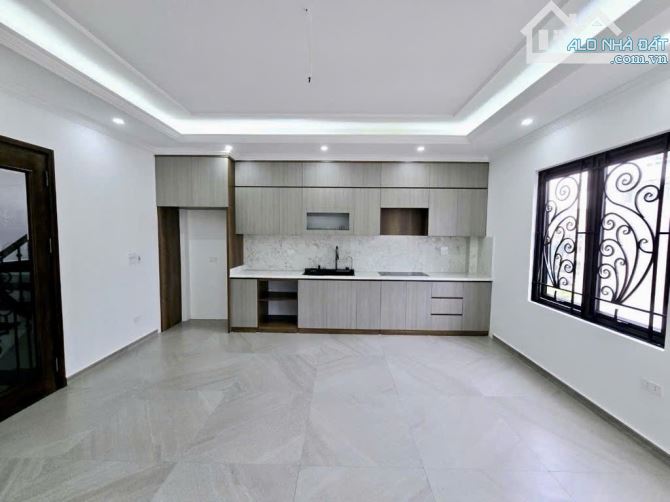 BÁN NHÀ CẦU GIẤY 62m2 × 6T THANG MÁY. MẶT NGÕ - 2 Ô TÔ TRÁNH + GARA 2 Ô TÔ - VĂN PHÒNG - 3