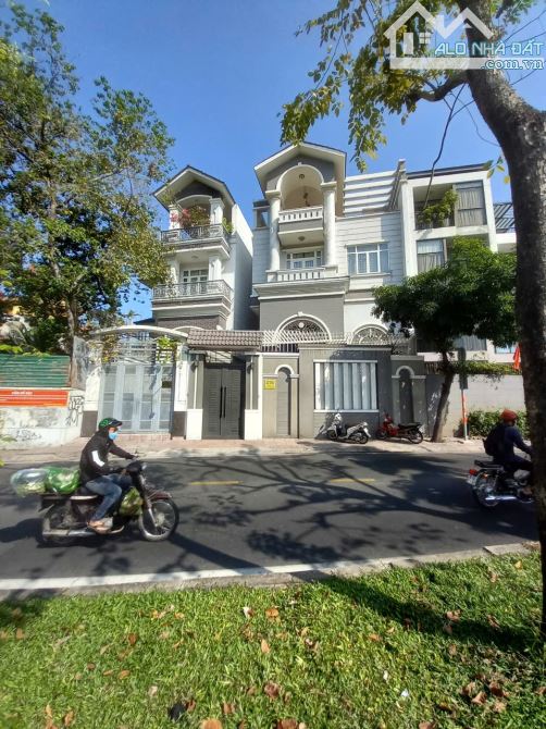 Gấp, bán biệt thự Trường Sa, P3, Bình Thạnh. DT: 10x16m, CN: 155m2, giá: 45 tỷ - 3