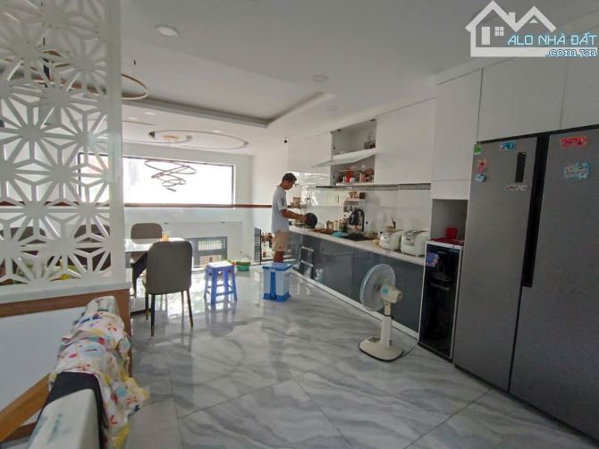 Nhà 5 tầng hẻm 6m thẳng 1 trục Phan Huy Ích ra bờ kè Tham Lương Gò Vấp 4.8x11m Chỉ 10.2tỷ - 3