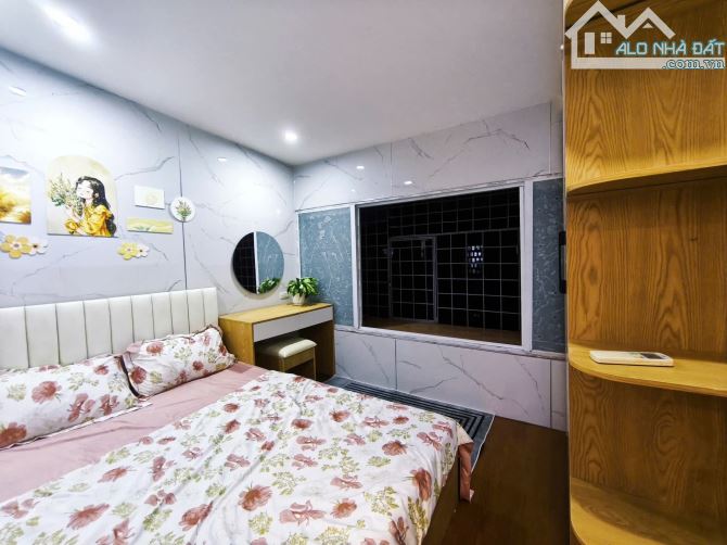 Bán căn tập thể Minh Khai Hai Bà Trưng,ô tô đỗ cửa,tặng full nội thất,sổ riêng,nhỉnh 2 tỷ - 3