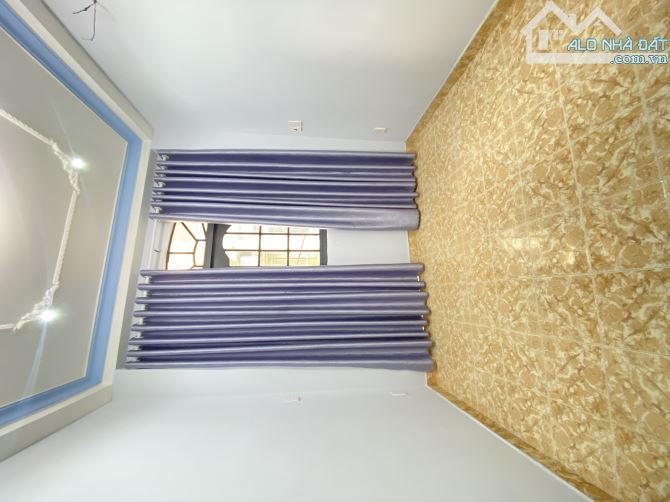 Nhà 3lầu đúc, dt 3x9 5pn sân thượng gần cầu Chà Và Q.8. - 3