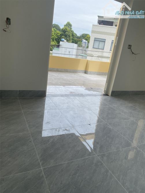 BÁN NHÀ MỚI XÂY - VỊ TRÍ VÀNG - TẶNG FULL NỘI THẤT - DĨ AN - 3